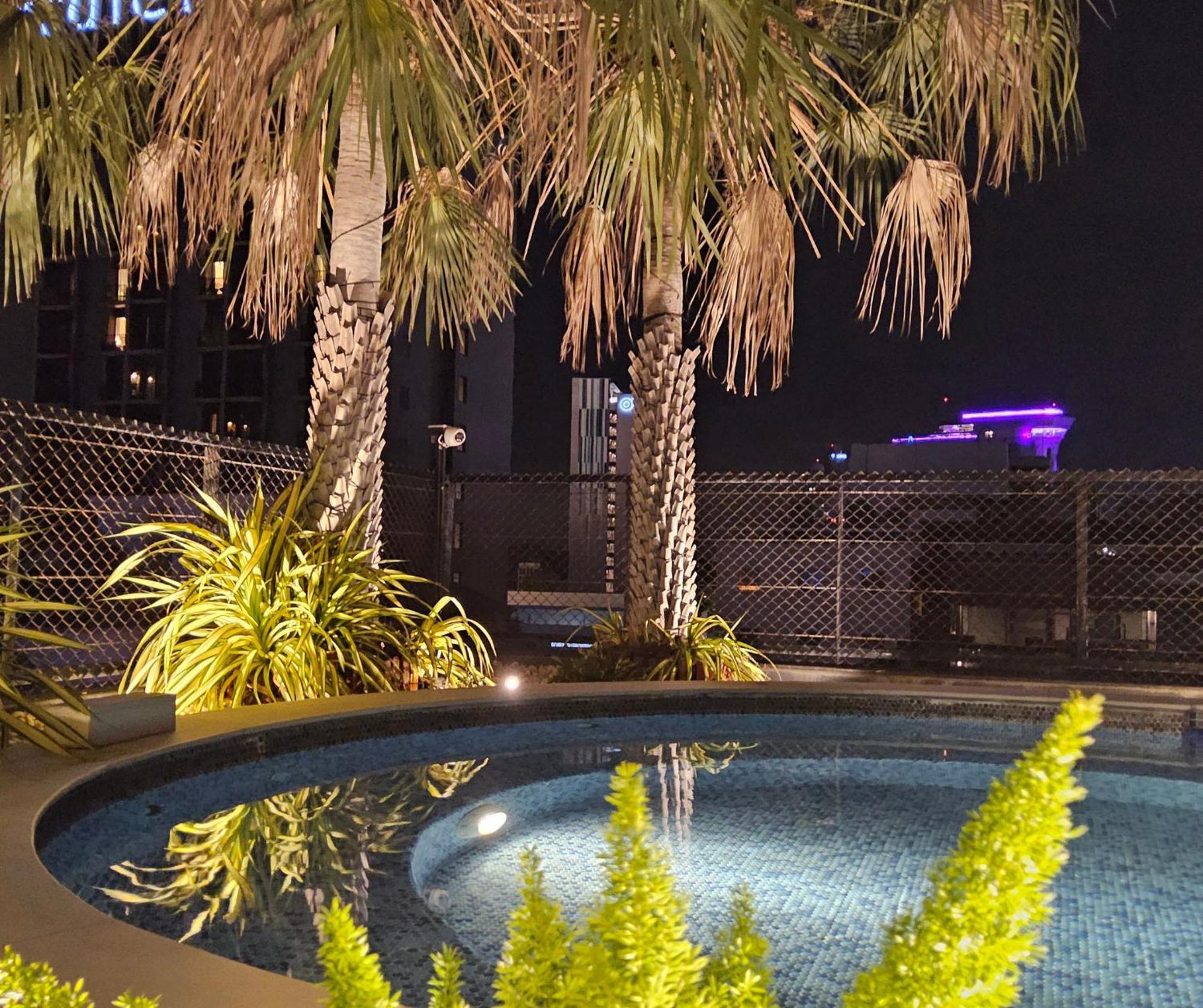 Xq Pattaya Hotel Exteriör bild