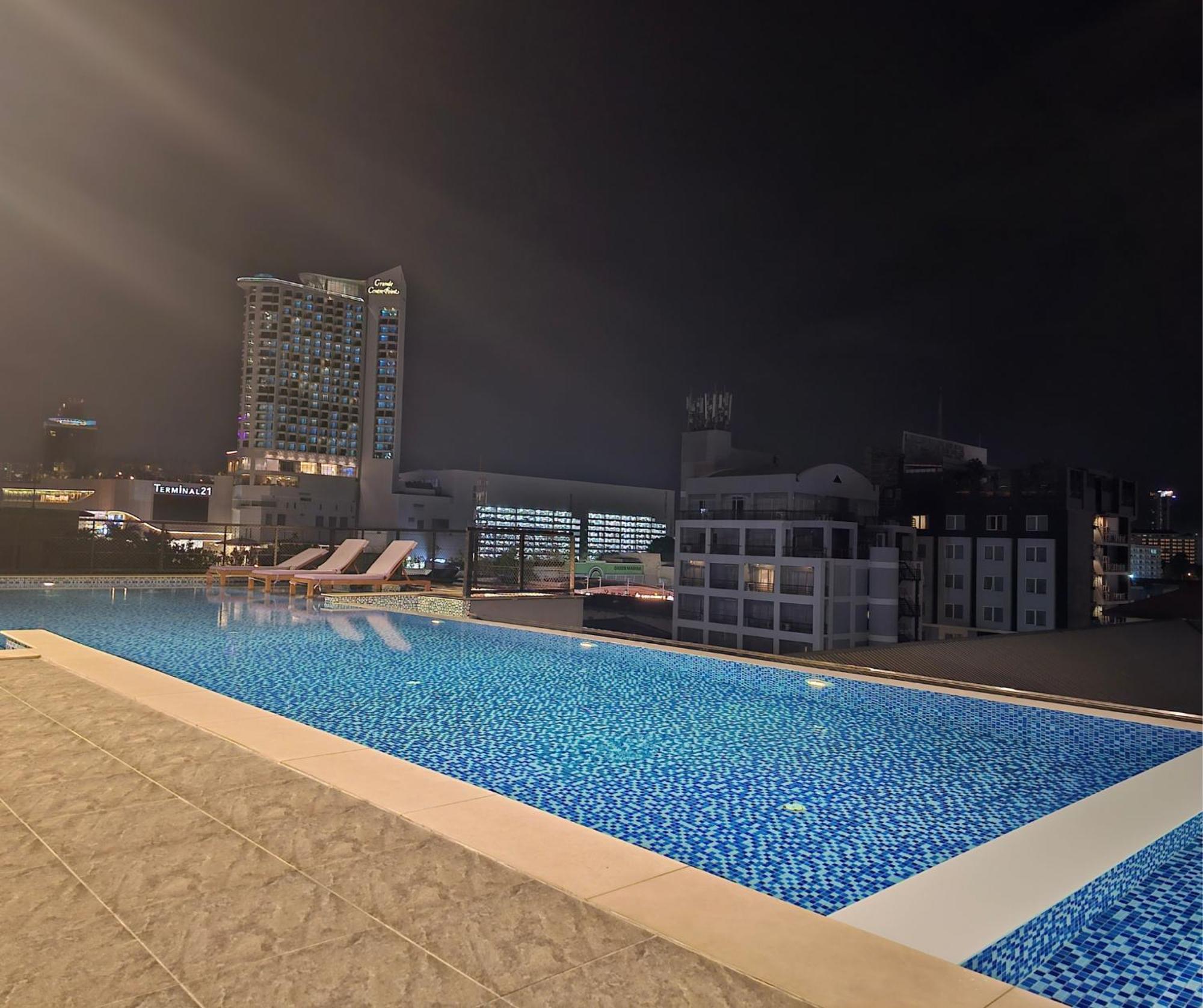 Xq Pattaya Hotel Exteriör bild