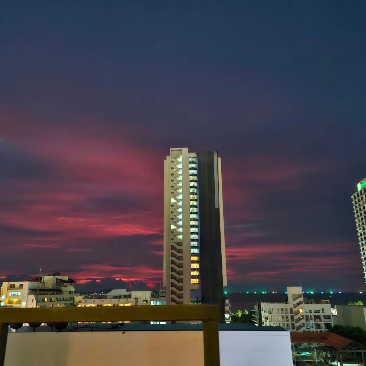 Xq Pattaya Hotel Exteriör bild